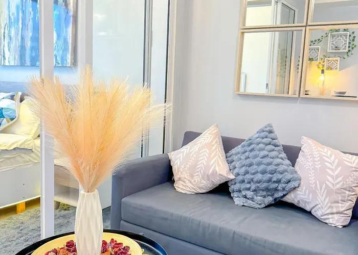ベッド・アンド・ブレックファスト Azure Staycation マニラ市
